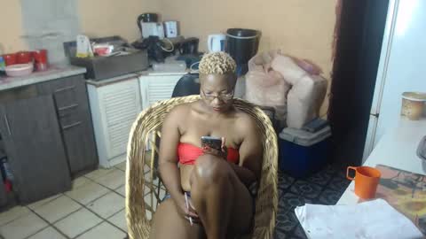 curvypear76x online show from December 6, 7:12 pm