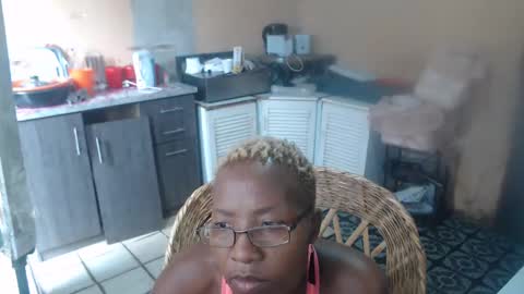 curvypear76x online show from December 9, 2:06 pm