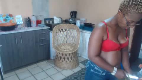 curvypear76x online show from January 23, 8:15 am