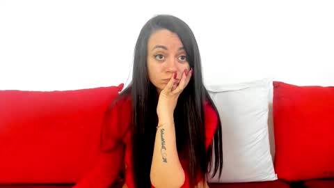 Snapshot of cute_angel95 chatting on November 18, 8:52 am cute_angel95 online show from November 18, 8:52 am