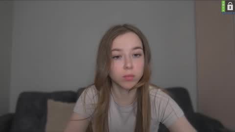 Snapshot of cute_beauty chatting on March 5, 9:59 pm Amanda online show from March 5, 9:59 pm