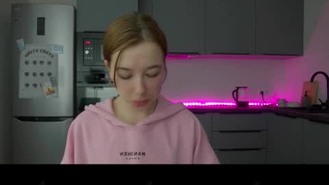 Snapshot of cute_beauty chatting on December 4, 12:14 pm Amanda online show from December 4, 12:14 pm