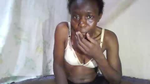 Snapshot of cute_divah4 chatting on October 7, 5:04 am cute_divah4 online show from October 7, 5:04 am