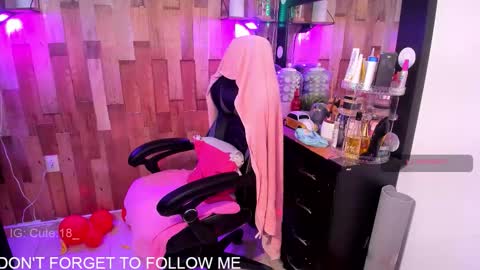    Independent Model online show from November 10, 10:31 pm