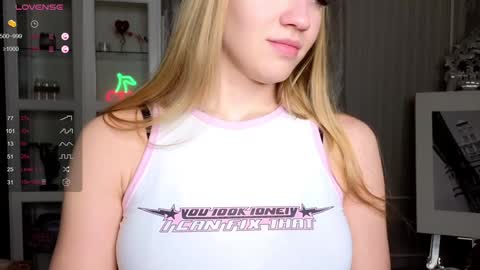 Snapshot of cute_fox_girl chatting on January 26, 1:15 pm Anne online show from January 26, 1:15 pm