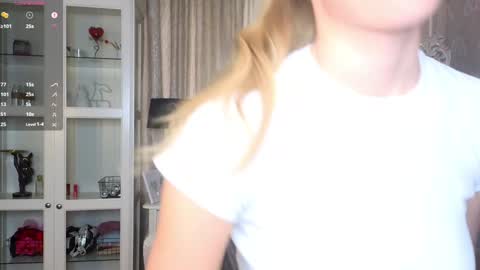 Snapshot of cute_fox_girl chatting on September 27, 7:24 am Anne online show from September 27, 7:24 am