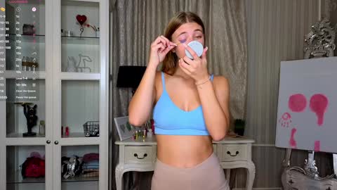 Snapshot of cute_fox_girl chatting on October 7, 8:00 am Anne online show from October 7, 8:00 am