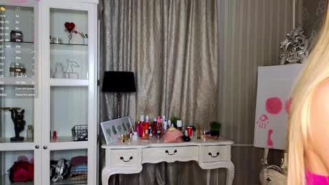 Snapshot of cute_fox_girl chatting on October 10, 7:40 am Anne online show from October 10, 7:40 am