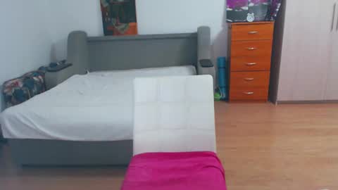 cute_jes online show from March 1, 7:15 pm