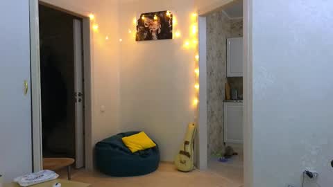 Snapshot of cute_junk chatting on February 9, 6:05 pm Kite and Jack online show from February 9, 6:05 pm