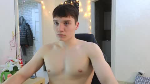 Snapshot of cute_junk chatting on February 22, 1:11 am Kite and Jack online show from February 22, 1:11 am