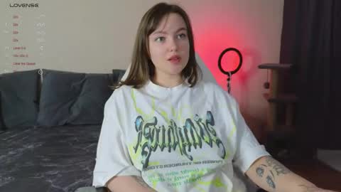 Snapshot of cute_junk chatting on November 25, 4:23 am Kite and Jack online show from November 25, 4:23 am