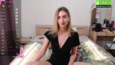 Snapshot of cute_milana chatting on December 15, 1:11 pm Milana online show from December 15, 1:11 pm