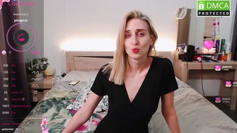Snapshot of cute_milana chatting on December 24, 1:28 pm Milana online show from December 24, 1:28 pm