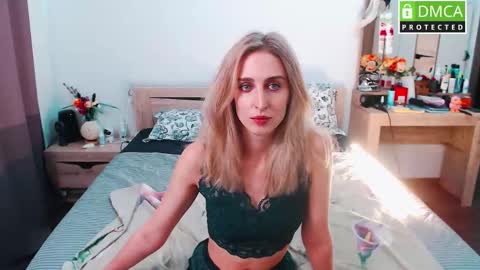 Snapshot of cute_milana chatting on September 12, 9:42 am Milana online show from September 12, 9:42 am