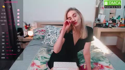 Snapshot of cute_milana chatting on October 4, 7:39 am Milana online show from October 4, 7:39 am