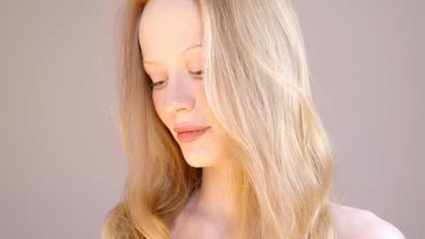 Snapshot of cute_shine chatting on December 3, 10:17 am Hey im Kristina Thank you for your support online show from December 3, 10:17 am