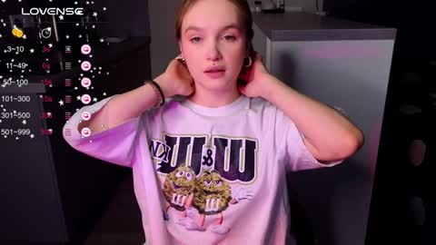 Snapshot of cute_summer_breathe chatting on December 5, 1:06 pm Sue online show from December 5, 1:06 pm