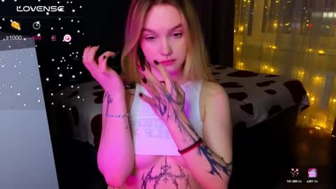 Snapshot of cute_summer_breathe chatting on January 2, 6:23 pm Sue online show from January 2, 6:23 pm