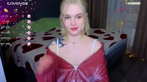 Snapshot of cute_summer_breathe chatting on February 28, 4:53 pm Sue online show from February 28, 4:53 pm