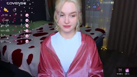 Snapshot of cute_summer_breathe chatting on March 1, 4:44 pm Sue online show from March 1, 4:44 pm