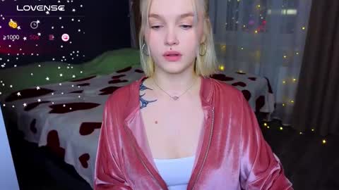 Snapshot of cute_summer_breathe chatting on March 4, 5:13 pm Sue online show from March 4, 5:13 pm