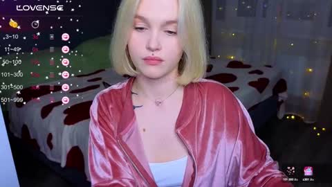 Snapshot of cute_summer_breathe chatting on March 6, 8:16 pm Sue online show from March 6, 8:16 pm