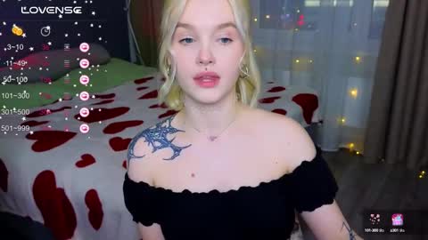 Snapshot of cute_summer_breathe chatting on March 12, 4:13 pm Sue online show from March 12, 4:13 pm