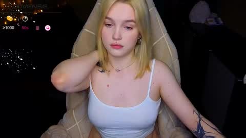 Snapshot of cute_summer_breathe chatting on October 13, 6:08 pm Sue online show from October 13, 6:08 pm