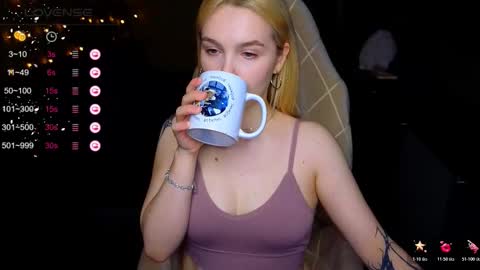 Snapshot of cute_summer_breathe chatting on October 24, 7:10 pm Sue online show from October 24, 7:10 pm