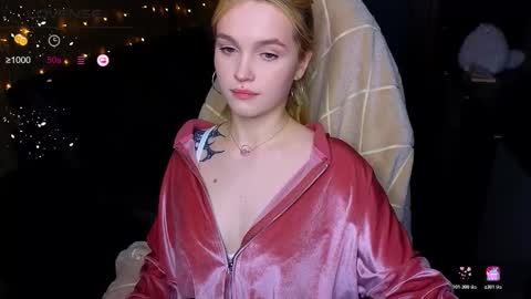 Snapshot of cute_summer_breathe chatting on October 28, 8:44 pm Sue online show from October 28, 8:44 pm