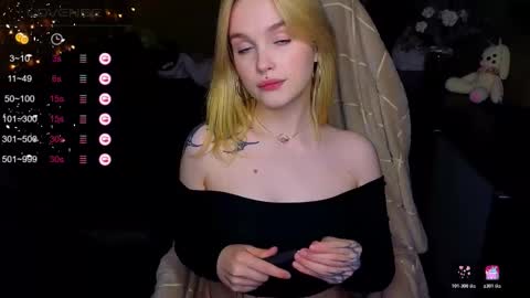 Snapshot of cute_summer_breathe chatting on November 23, 10:09 pm Sue online show from November 23, 10:09 pm