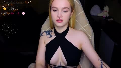 Snapshot of cute_summer_breathe chatting on November 25, 3:01 pm Sue online show from November 25, 3:01 pm