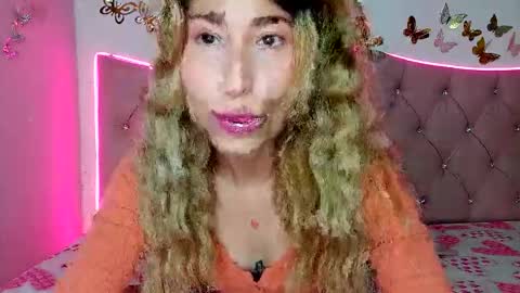 Snapshot of cuteee_kitty chatting on November 19, 1:44 pm Kitty online show from November 19, 1:44 pm