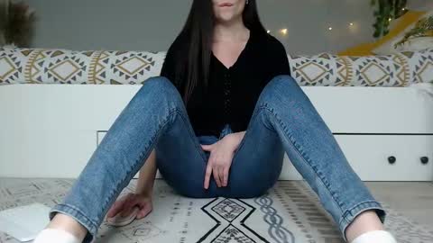 Snapshot of cuteemouse chatting on November 8, 1:33 pm Anna online show from November 8, 1:33 pm