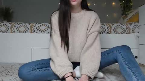 Snapshot of cuteemouse chatting on November 12, 11:32 am Anna online show from November 12, 11:32 am