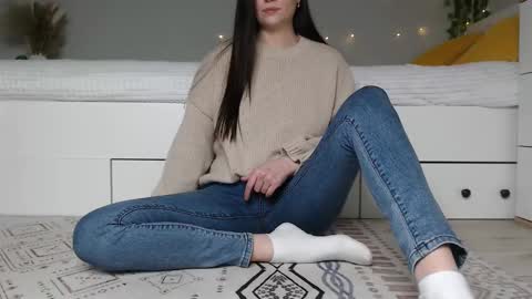 Snapshot of cuteemouse chatting on November 16, 12:22 pm Anna online show from November 16, 12:22 pm