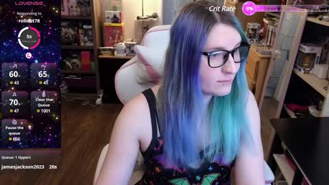 Snapshot of cutie_velvette chatting on December 17, 5:04 pm Cutie Velvette online show from December 17, 5:04 pm