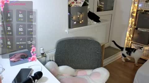 Snapshot of cutiepiealice chatting on December 5, 2:11 pm Alice online show from December 5, 2:11 pm