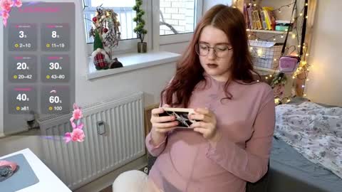 Snapshot of cutiepiealice chatting on January 8, 9:10 am Alice online show from January 8, 9:10 am