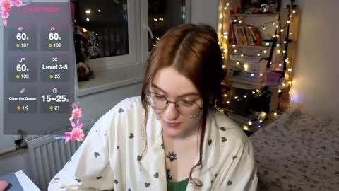 Snapshot of cutiepiealice chatting on January 12, 3:46 pm Alice online show from January 12, 3:46 pm