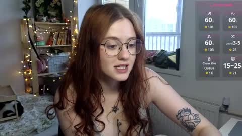 Snapshot of cutiepiealice chatting on February 27, 12:45 pm Alice online show from February 27, 12:45 pm