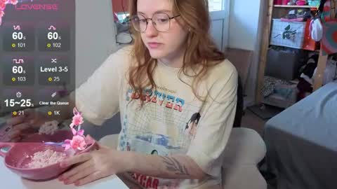 Snapshot of cutiepiealice chatting on September 26, 9:35 am Alice online show from September 26, 9:35 am