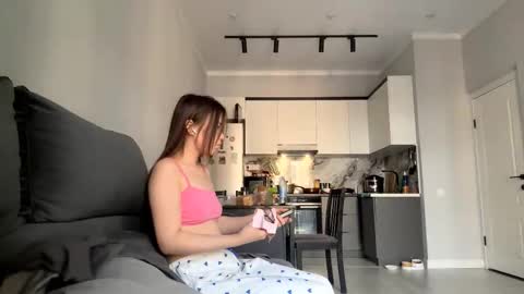 Akemi online show from September 9, 10:04 am