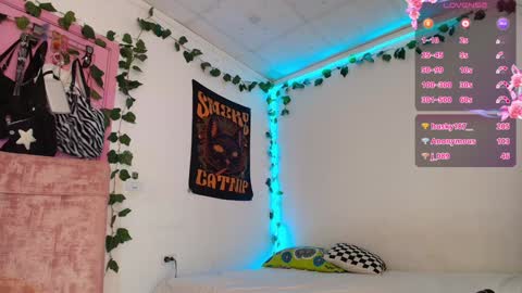 Snapshot of cybercami chatting on January 4, 7:55 pm Camila online show from January 4, 7:55 pm