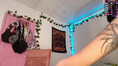 Snapshot of cybercami chatting on February 5, 4:58 pm Camila online show from February 5, 4:58 pm