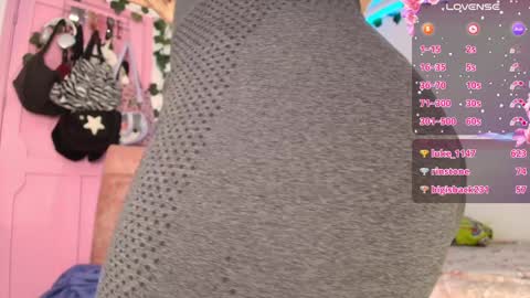 Snapshot of cybercami chatting on February 6, 9:49 pm Camila online show from February 6, 9:49 pm