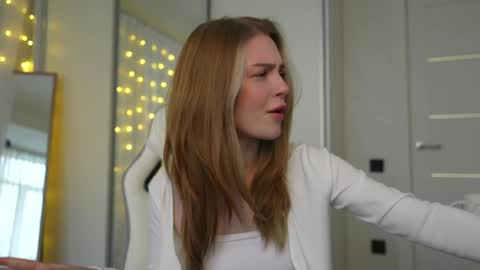 Snapshot of cyberheart_ chatting on December 28, 12:35 pm EMILY online show from December 28, 12:35 pm