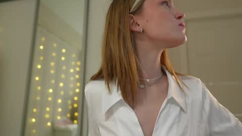 Snapshot of cyberheart_ chatting on January 5, 5:51 pm EMILY online show from January 5, 5:51 pm