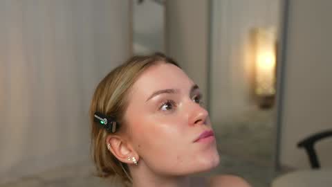 Snapshot of cyberheart_ chatting on February 5, 5:31 pm EMILY online show from February 5, 5:31 pm